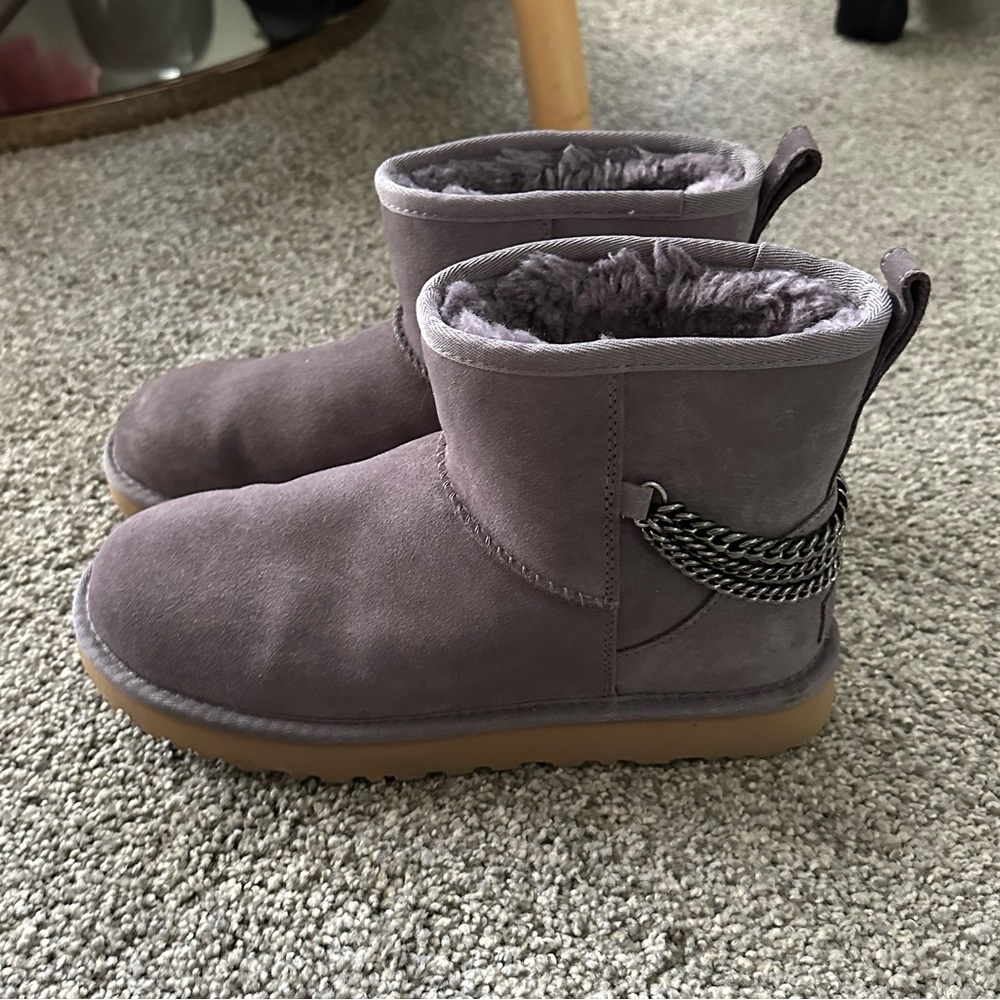 Dusty purple short uggs with chains women’s size 9
